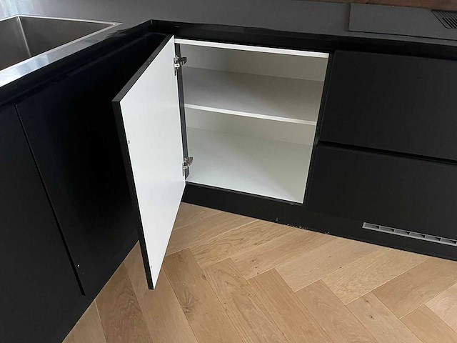 Keuken met bauknecht apparatuur - afbeelding 4 van  24