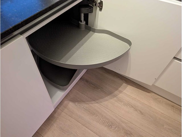 Keuken met bauknecht apparatuur - afbeelding 2 van  32