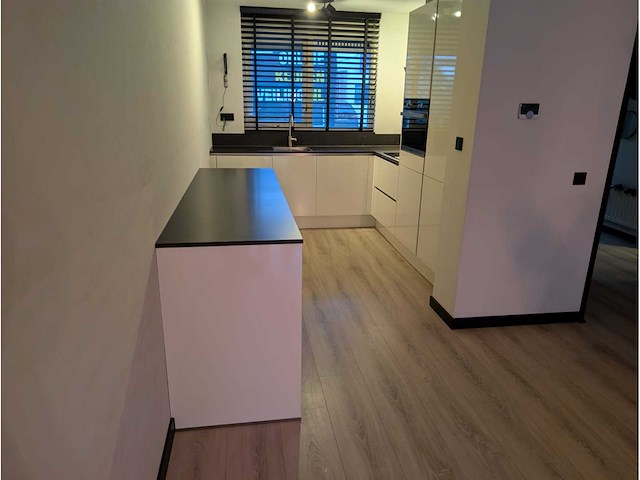 Keuken met bauknecht apparatuur - afbeelding 1 van  32