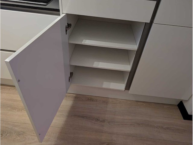 Keuken met bauknecht apparatuur - afbeelding 15 van  32