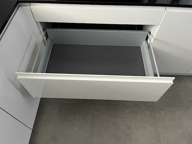 Keuken met bauknecht apparatuur - afbeelding 2 van  21