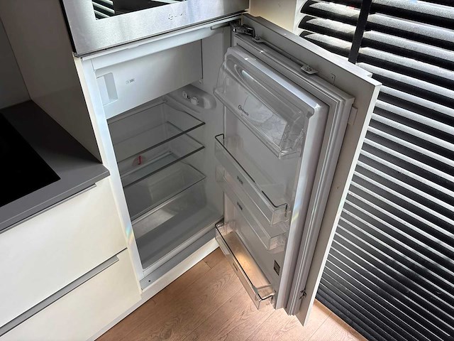 Keuken met bauknecht / whirlpool apparatuur - afbeelding 3 van  4