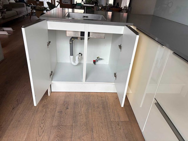 Keuken met bauknecht / whirlpool apparatuur - afbeelding 4 van  4