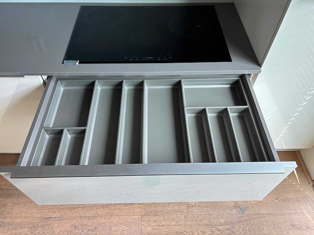 Keuken met bauknecht / whirlpool apparatuur - afbeelding 2 van  17
