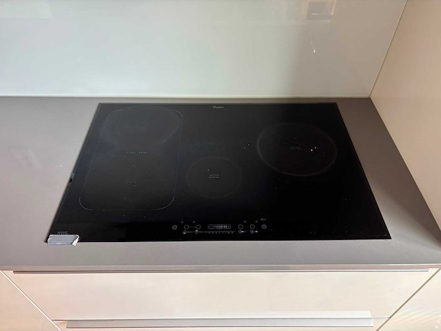 Keuken met bauknecht / whirlpool apparatuur - afbeelding 4 van  17