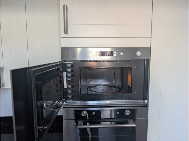 Keuken met bauknecht/bosch apparatuur - afbeelding 3 van  29