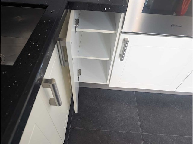 Keuken met bauknecht/bosch apparatuur - afbeelding 15 van  29