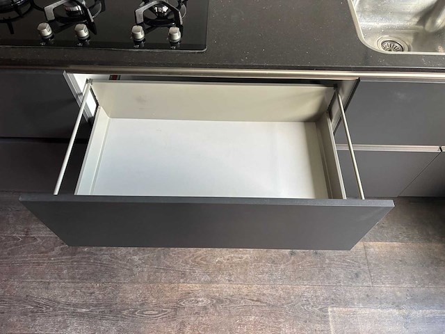Keuken met bauknecht/whirlpool apparatuur - afbeelding 4 van  12