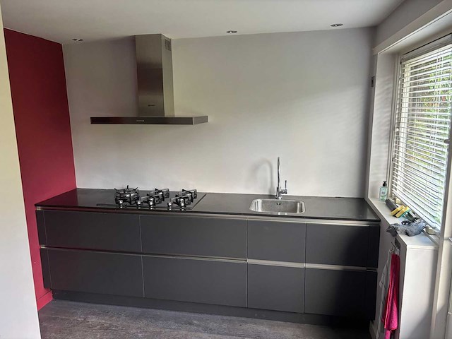 Keuken met bauknecht/whirlpool apparatuur - afbeelding 1 van  12