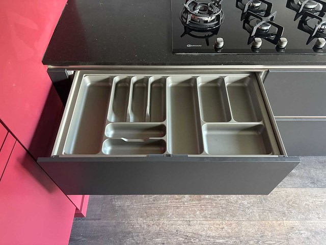 Keuken met bauknecht/whirlpool apparatuur - afbeelding 6 van  12