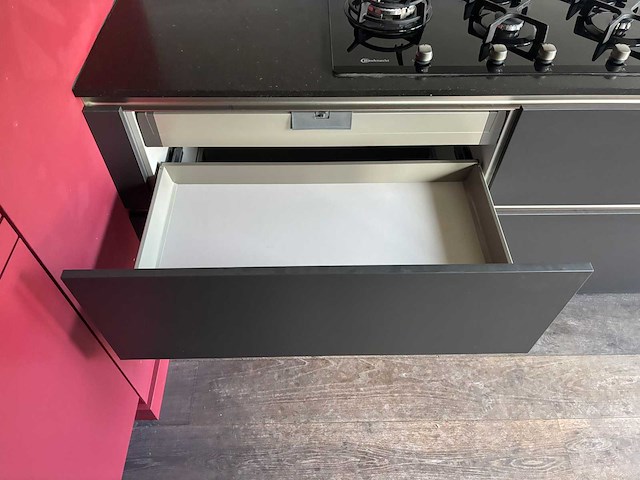 Keuken met bauknecht/whirlpool apparatuur - afbeelding 7 van  12