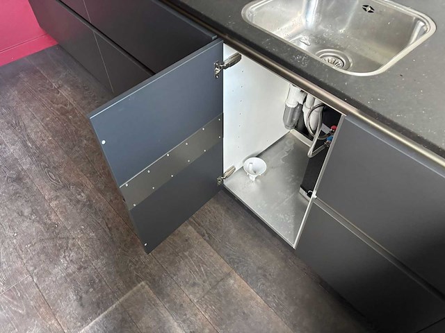 Keuken met bauknecht/whirlpool apparatuur - afbeelding 12 van  12