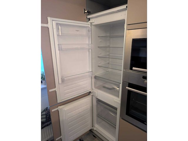 Keuken met bauknecht/whirlpool appartuur - afbeelding 18 van  39