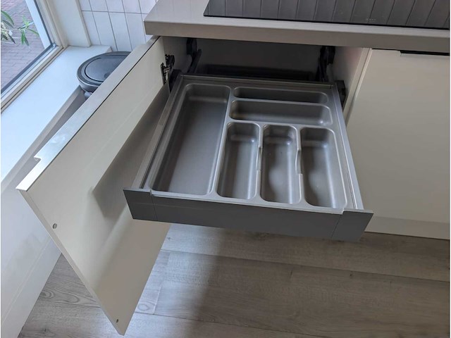 Keuken met bosch apparatuur en novy fornuis - afbeelding 22 van  40