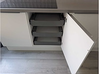 Keuken met bosch apparatuur en novy fornuis - afbeelding 2 van  40