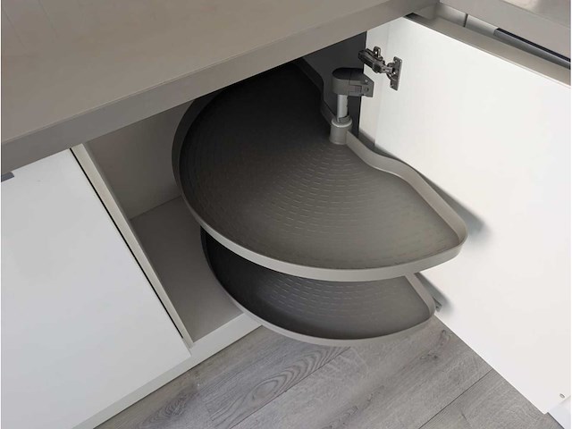 Keuken met bosch apparatuur en novy fornuis - afbeelding 14 van  40