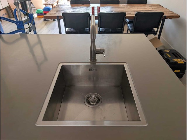 Keuken met bosch apparatuur en novy fornuis - afbeelding 18 van  40