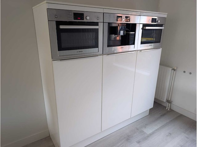 Keuken met bosch apparatuur en novy fornuis - afbeelding 12 van  40