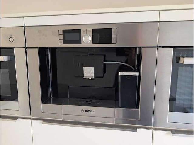 Keuken met bosch apparatuur en novy fornuis - afbeelding 23 van  40