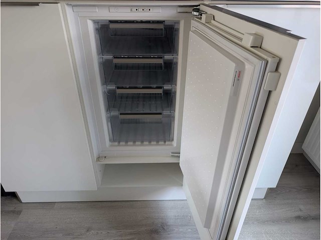 Keuken met bosch apparatuur en novy fornuis - afbeelding 25 van  40