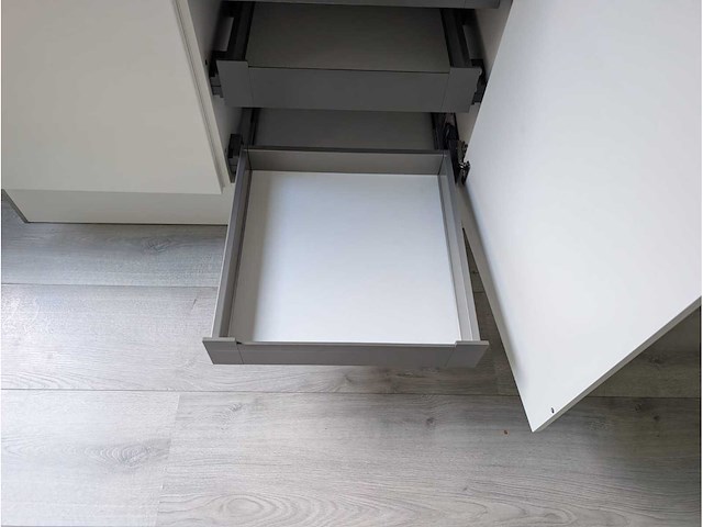 Keuken met bosch apparatuur en novy fornuis - afbeelding 10 van  39