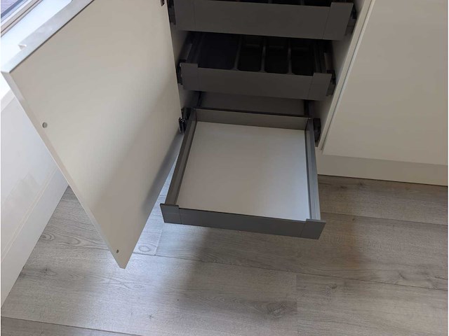 Keuken met bosch apparatuur en novy fornuis - afbeelding 35 van  39