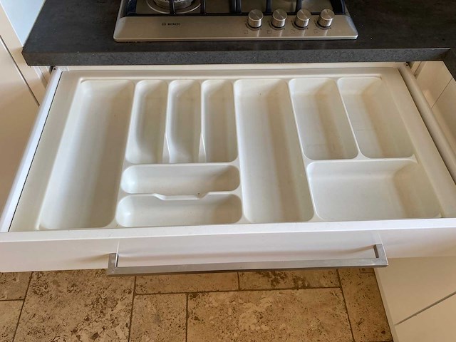 Keuken met bosch apparatuur - afbeelding 11 van  24