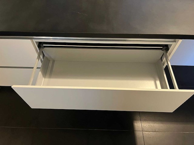 Keuken met bosch apparatuur - afbeelding 4 van  31