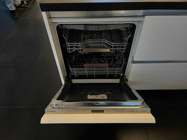 Keuken met bosch apparatuur - afbeelding 7 van  31