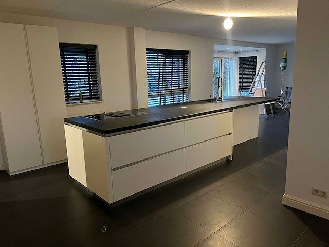 Keuken met bosch apparatuur - afbeelding 1 van  31