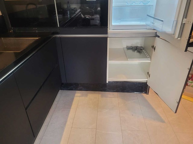 Keuken met bosch apparatuur - afbeelding 10 van  11