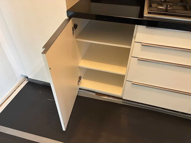 Keuken met bosch / siemens apparatuur - afbeelding 6 van  25