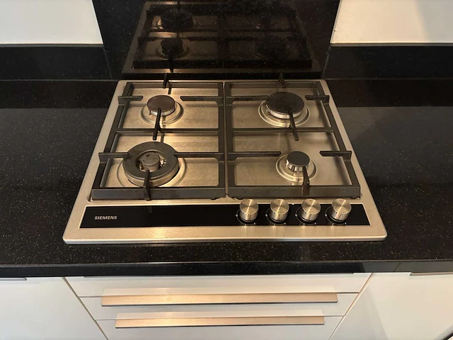 Keuken met bosch / siemens apparatuur - afbeelding 10 van  25
