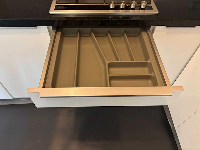 Keuken met bosch / siemens apparatuur - afbeelding 4 van  9