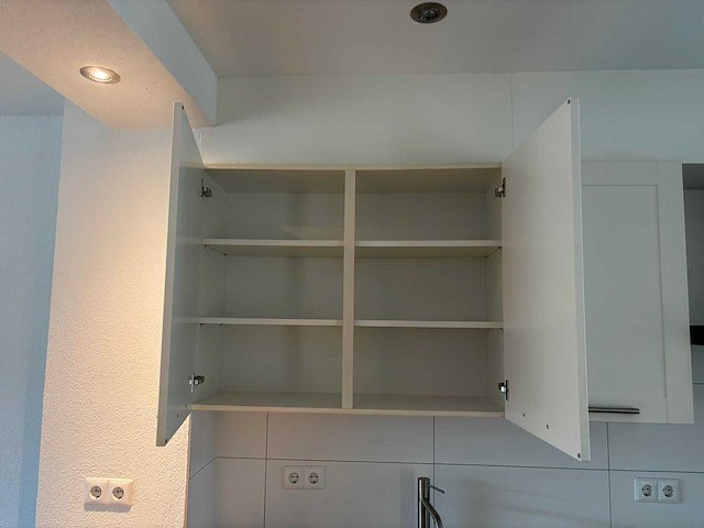 Keuken met bosch / whirlpool apparatuur - afbeelding 2 van  17