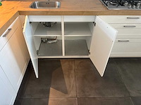 Keuken met bosch / whirlpool apparatuur - afbeelding 3 van  17