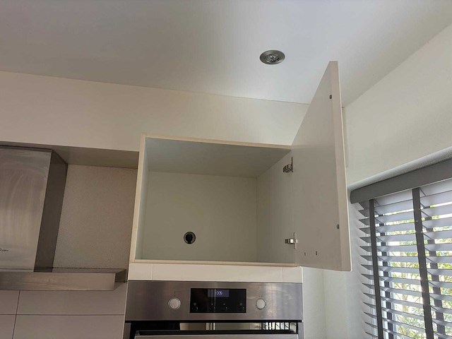 Keuken met bosch / whirlpool apparatuur - afbeelding 9 van  17