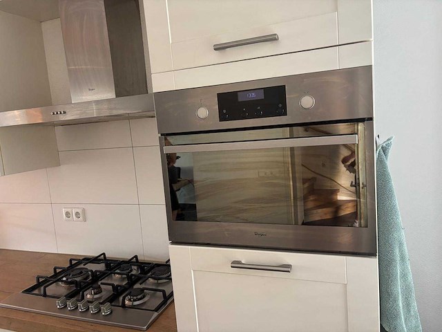 Keuken met bosch / whirlpool apparatuur - afbeelding 12 van  17