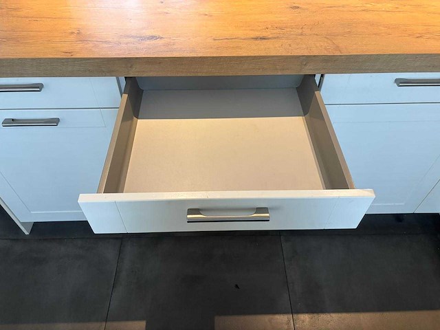 Keuken met bosch / whirlpool apparatuur - afbeelding 15 van  17