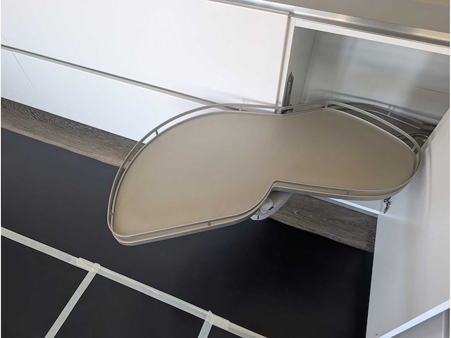 Keuken met bosch/miele apparatuur - afbeelding 1 van  25