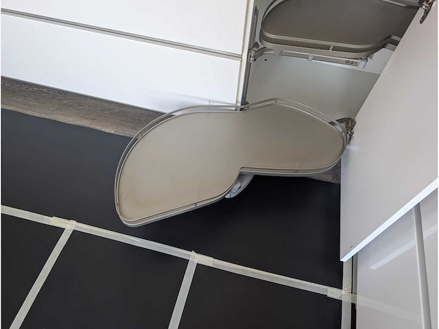 Keuken met bosch/miele apparatuur - afbeelding 3 van  25