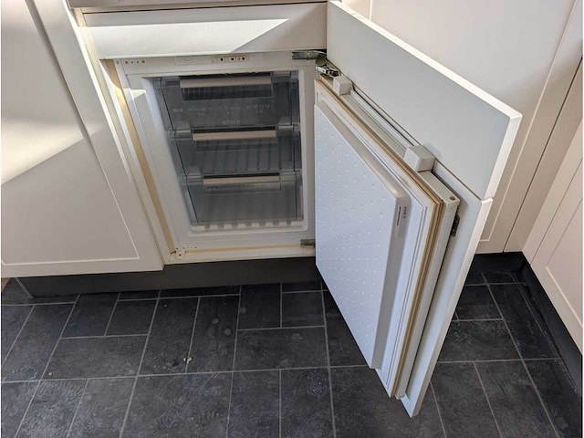 Keuken met bosch/whirlpool apparatuur - afbeelding 4 van  21