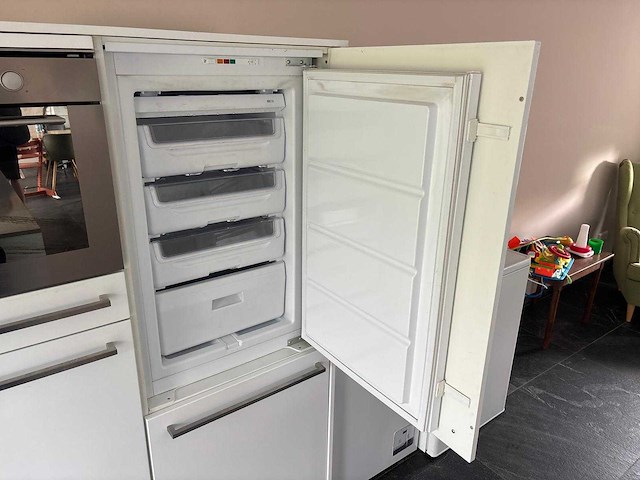 Keuken met bosch/whirlpool apparatuur - afbeelding 1 van  3