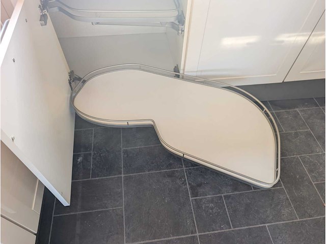Keuken met bosch/whirlpool apparatuur - afbeelding 6 van  34