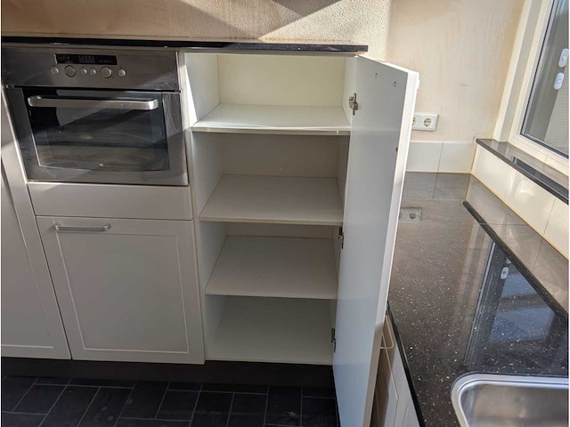 Keuken met bosch/whirlpool apparatuur - afbeelding 8 van  34