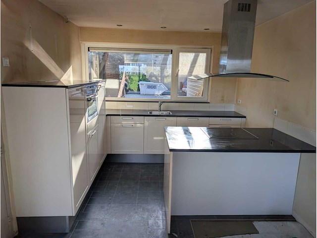 Keuken met bosch/whirlpool apparatuur - afbeelding 1 van  34