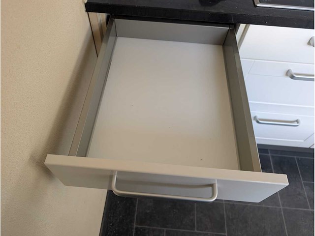 Keuken met bosch/whirlpool apparatuur - afbeelding 17 van  34