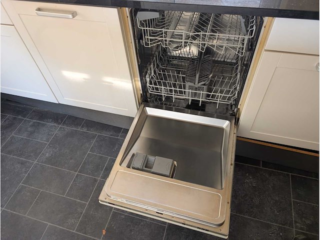 Keuken met bosch/whirlpool apparatuur - afbeelding 18 van  34