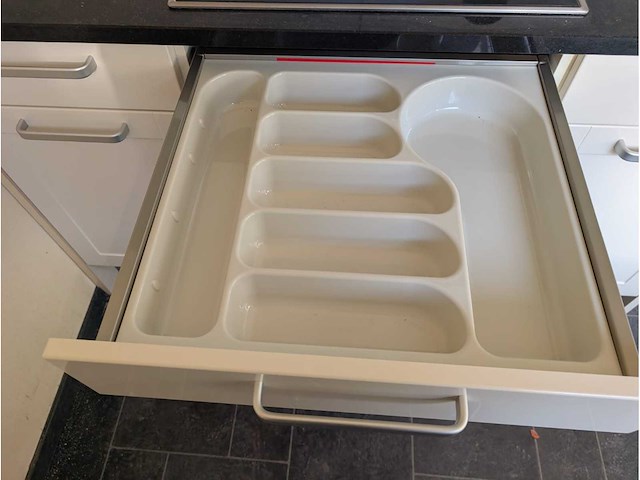 Keuken met bosch/whirlpool apparatuur - afbeelding 25 van  34