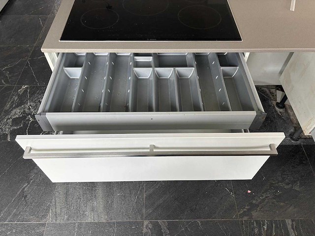 Keuken met bosch/whirlpool apparatuur - afbeelding 9 van  24